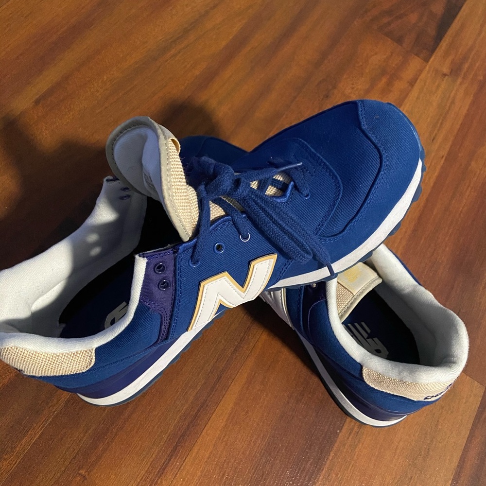 SOLD New Balance 574 - Picture 7 of 8